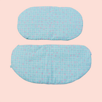 ペットカート用ベースとあごのせクッションのセット商品。グリーンのバタフライと花柄を組み合わせたデザインで、愛犬に最高の快適さと可愛い空間を提供。
