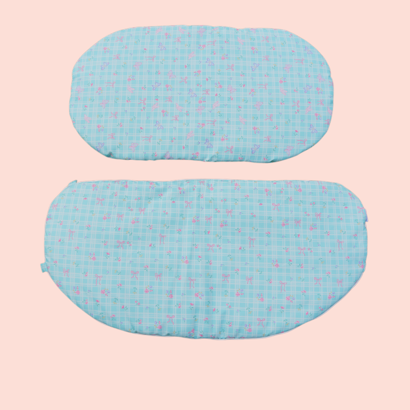 ペットカート用ベースとあごのせクッションのセット商品。グリーンのバタフライと花柄を組み合わせたデザインで、愛犬に最高の快適さと可愛い空間を提供。
