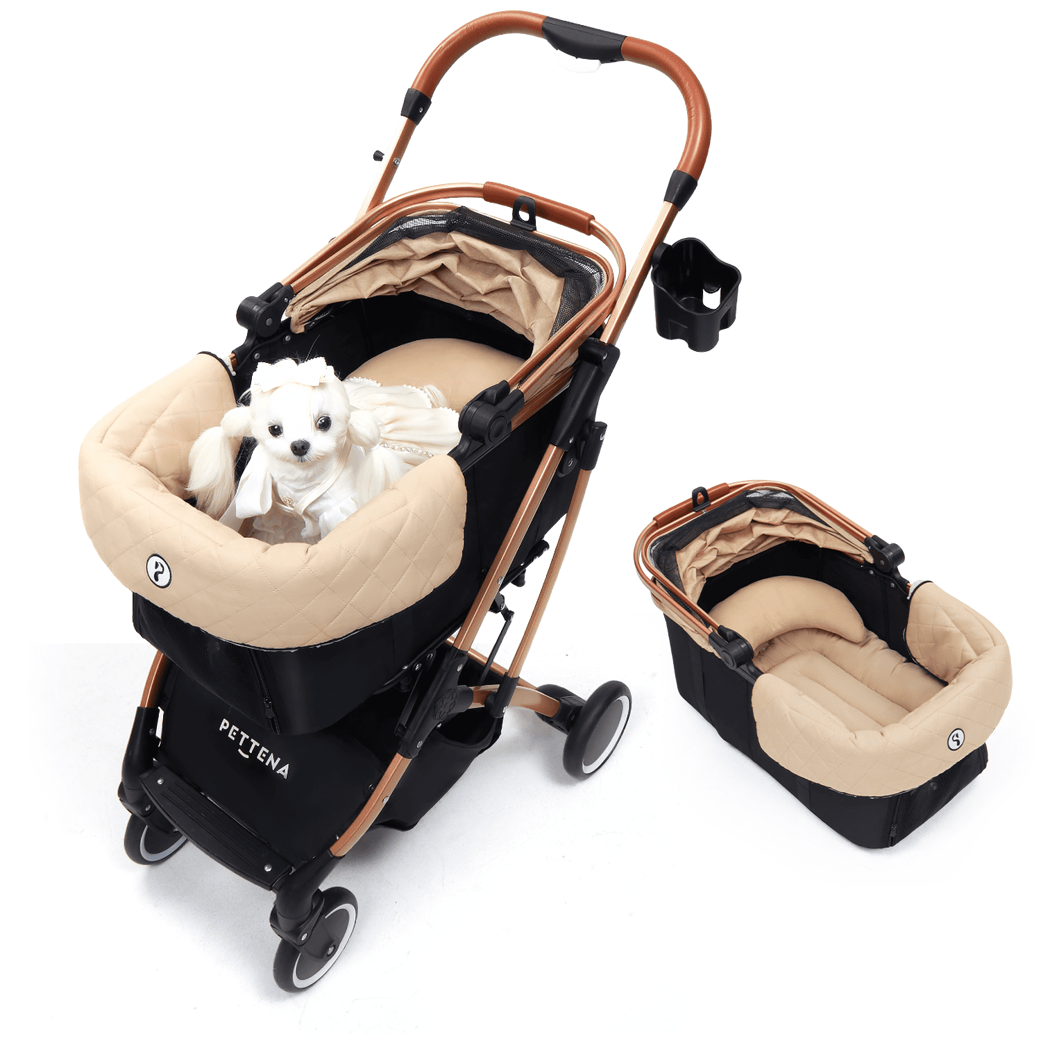 PETTENA Knight ペットカートに乗る愛犬と、ベージュのキルティングあごのせクッション。シックな黒の車体に映える上品なマットが、愛犬を優しくホールドし、ファーストクラスのような乗り心地を提供。