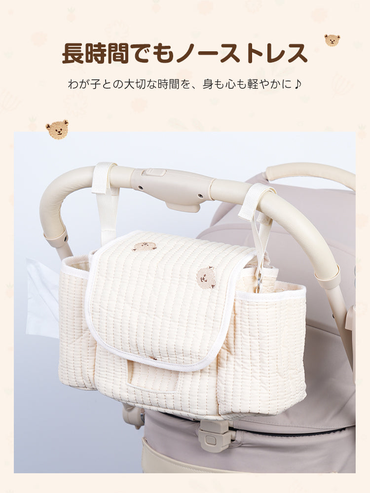 長時間のお出かけでもストレスフリーな軽量設計のカート用バッグ。すぐに使えるティッシュポケット付きで、ペットとのお散歩時間を身軽にサポートします。