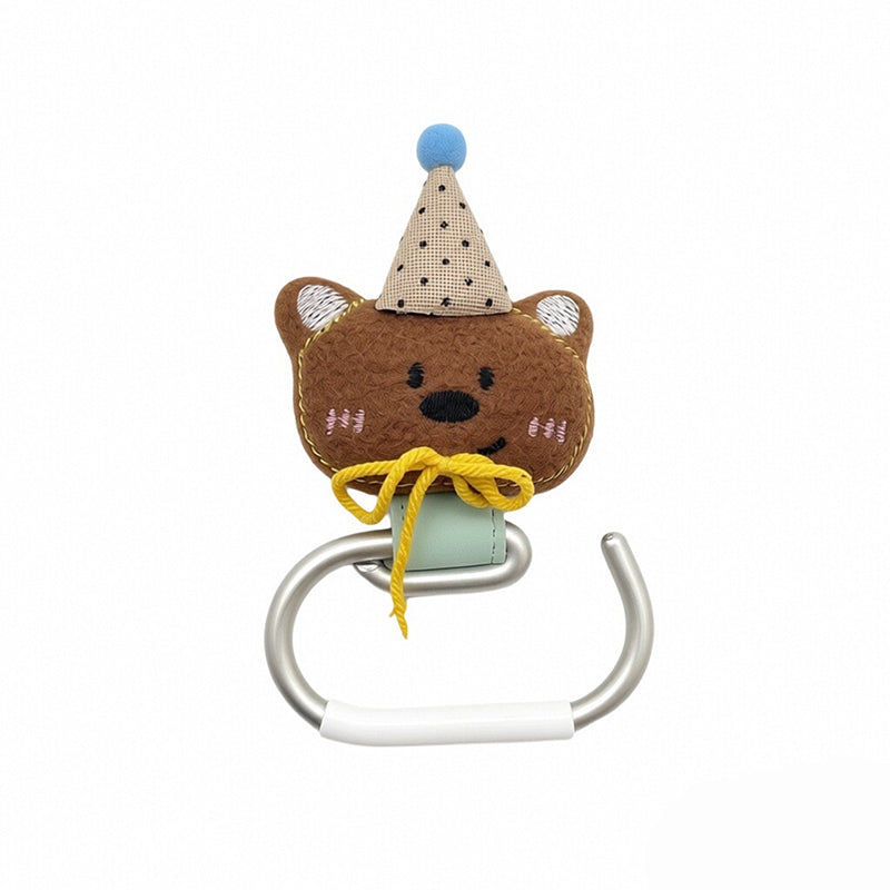 ペットカートでお散歩中のおしゃれなアニマル荷物フック。ふわふわのクマと犬のぬいぐるみ付きバギーフック