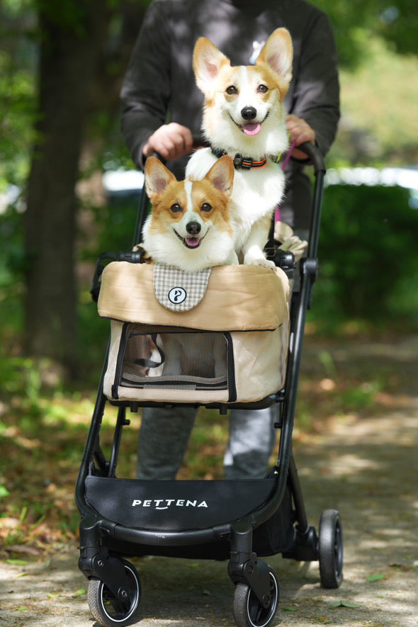 2匹のコーギーをPETTENAあごのせマット付きペットカートORIONに乗せたビデオ