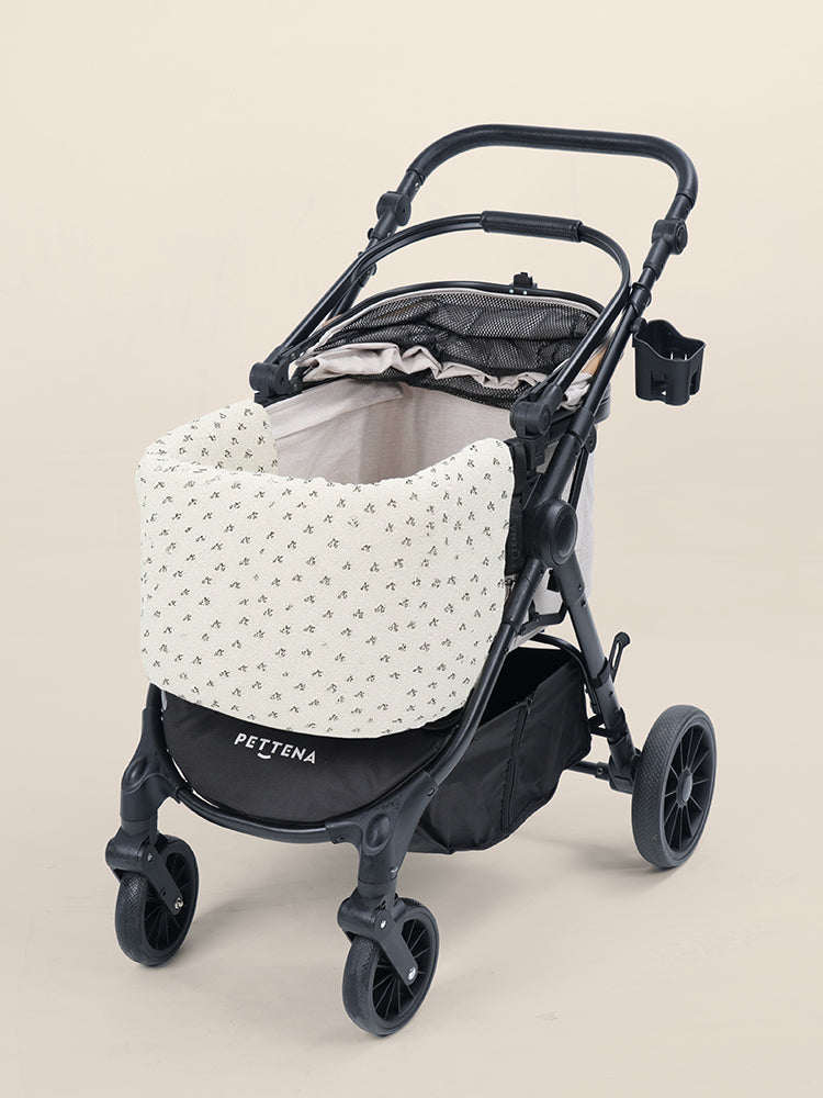 落ち着いた色合いのさくらんぼ柄をあしらったTERRA専用クッション。ナチュラルなベージュトーンで、大人っぽい上品さと可愛らしさを兼ね備えたボタニカルデザインです。