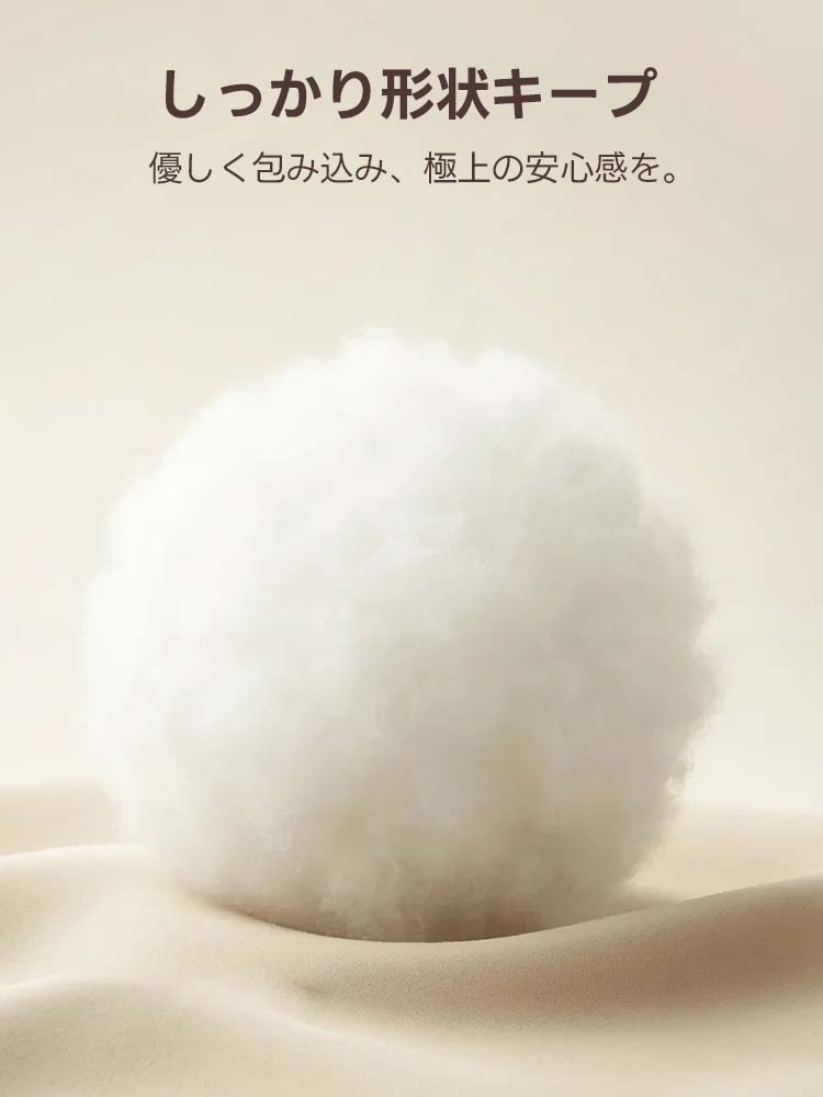 極上の安心感を生み出す、形状キープ力に優れたPETTENAの高品質中綿。ふっくらとしたボリュームが愛犬を優しく包み込み、ペットカートでの移動を快適なリラックスタイムに変える。素材の質にこだわった、ヘタリにくい設計。