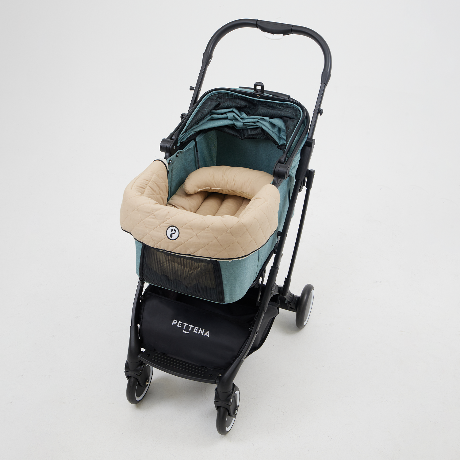  PETTENA Knight ペットカート ミントブルー × ベージュのダイヤ柄キルティングクッションセット。爽やかなブルーの車体に、ふっくらとした厚手のあごのせマットを組み合わせ、愛犬の快適な移動と振動吸収を実現。
