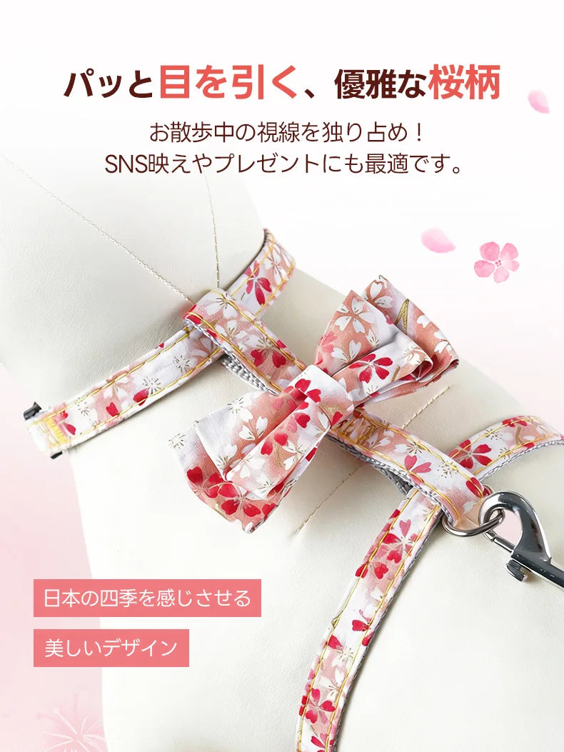 お散歩中の視線を独り占めする、SNS映え間違いなしの桜柄ハーネス。上品な光沢のある和風生地を使用し、お出かけを特別に演出する。プレゼントにも最適な、華やかさと高いデザイン性を兼ね備えたペット用品。